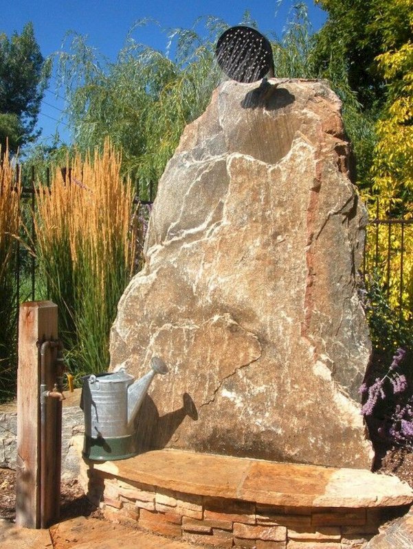 Уличные краны для воды из камня