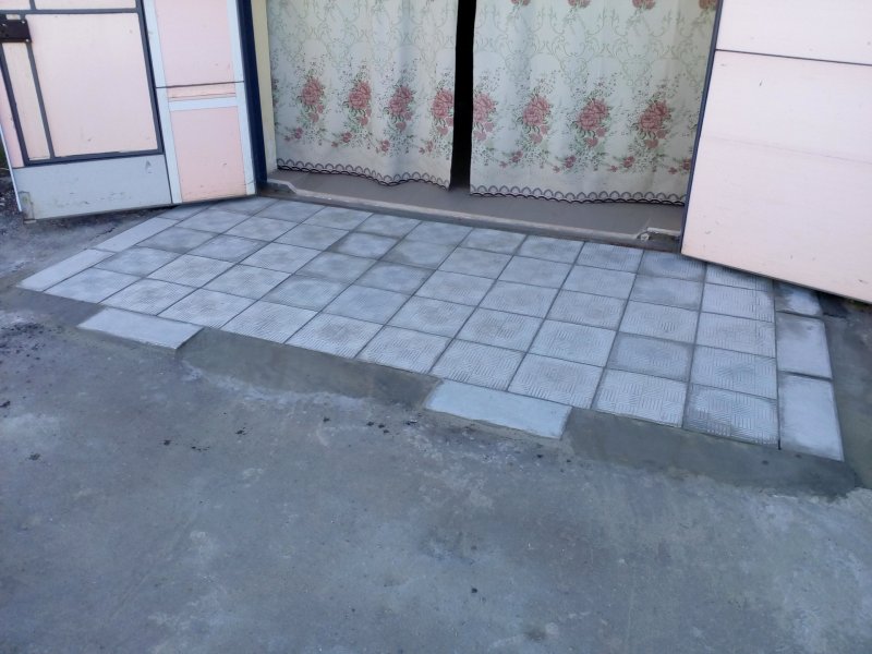 Плитка на въезде в гараж