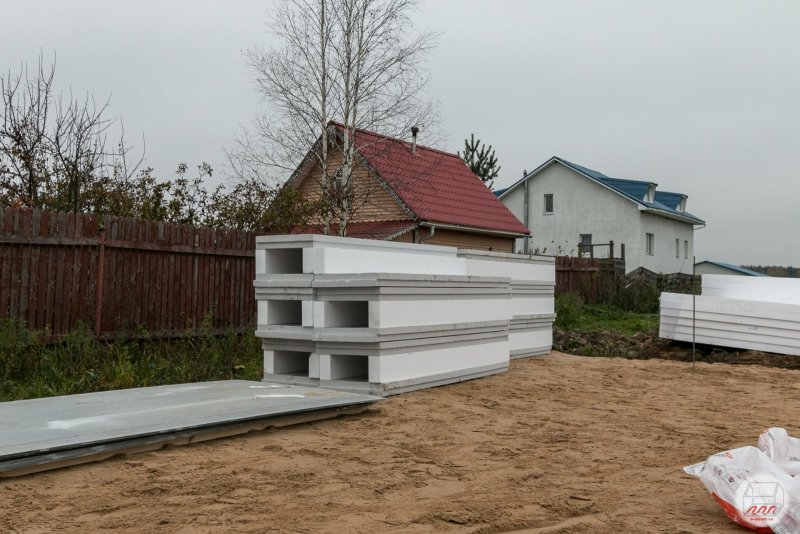 Крыша металлического гаража