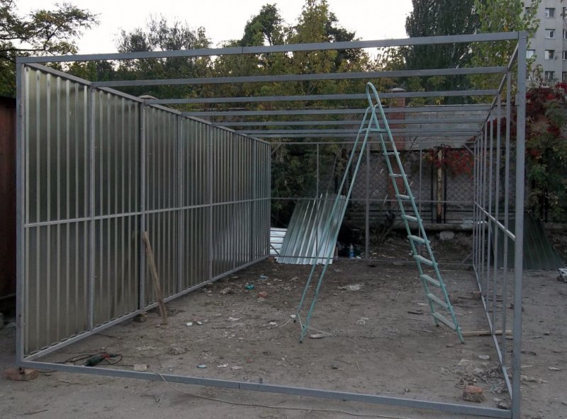 Гараж из профильной трубы