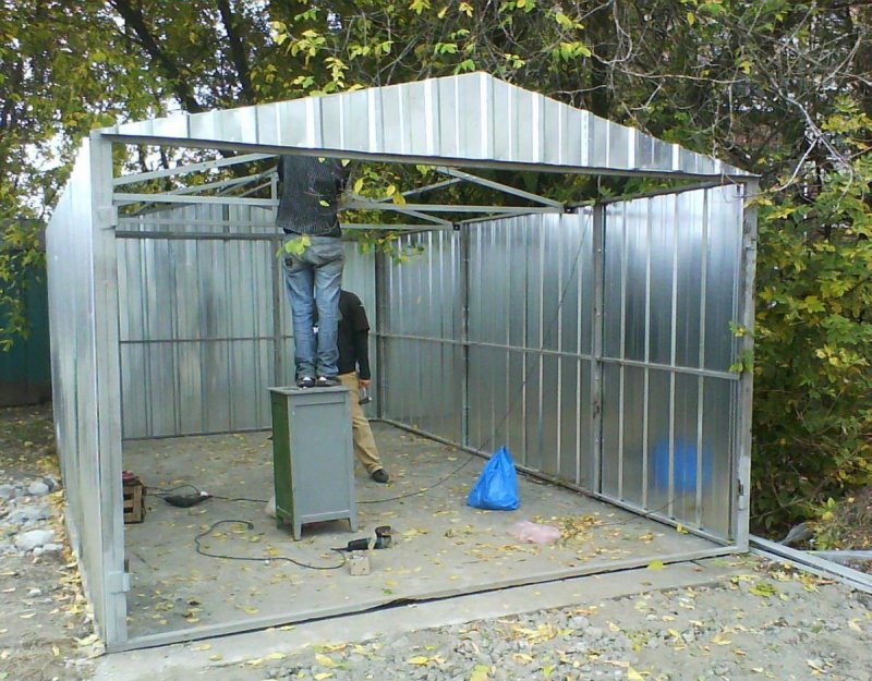 Гараж из профильной трубы