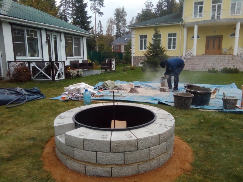 Костровище из бетонного кольца