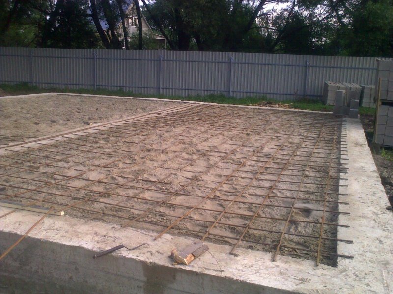 Монолитная плита под сарай