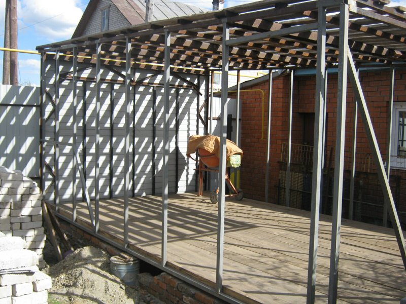 Железный каркас для гаража