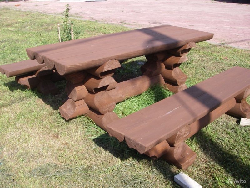 Лавка из оцилиндрованного бревна