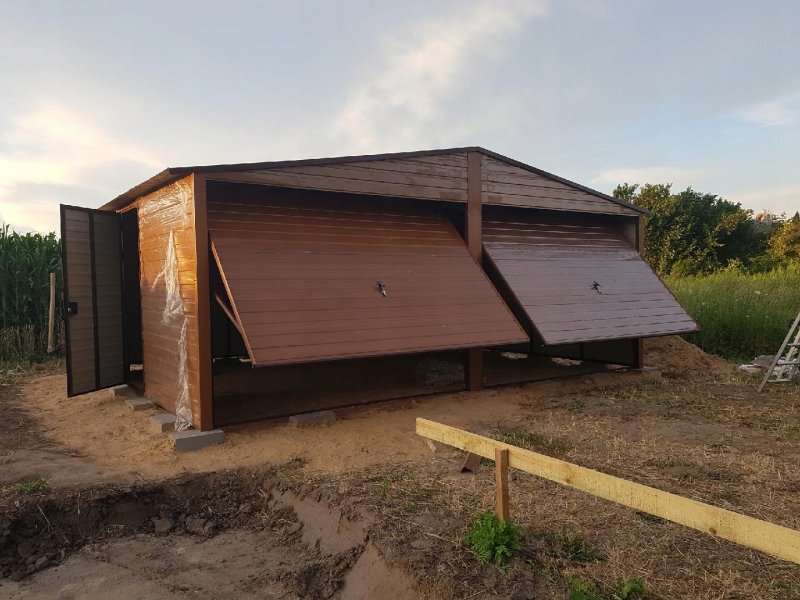 Гараж из сэндвич панелей с хозблоком