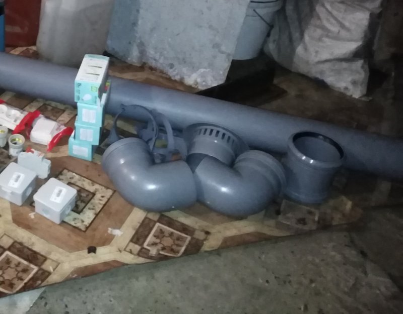 Вентиляция в гараже из канализационных труб