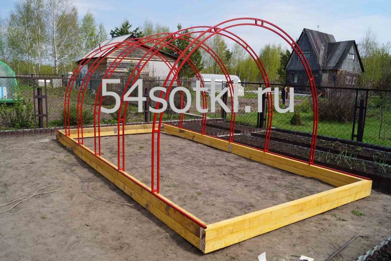 Фундамент под теплицу из труб