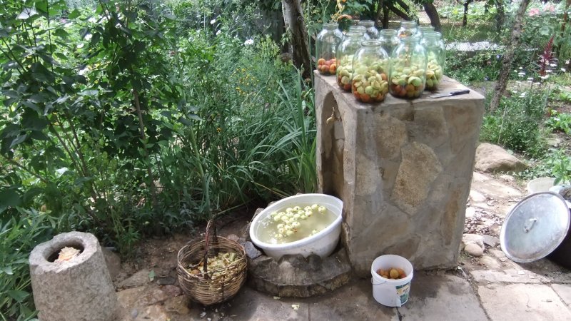 Рукомойник из камня на даче
