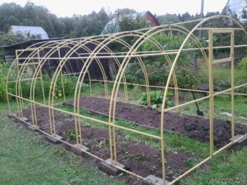 Тепличка из стеклопластиковой арматуры