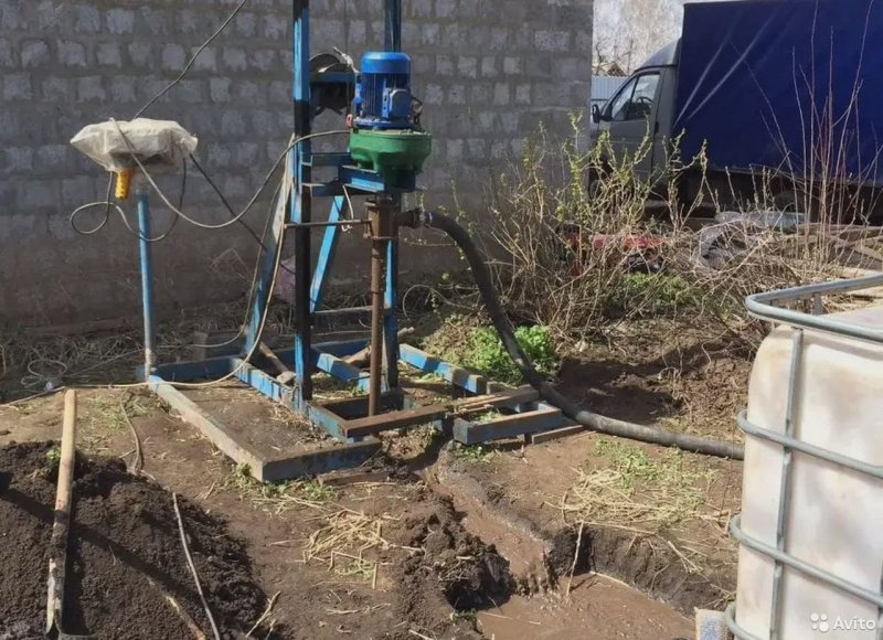 Бурение скважины под воду вручную