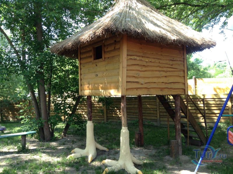 Курятник в виде избушки