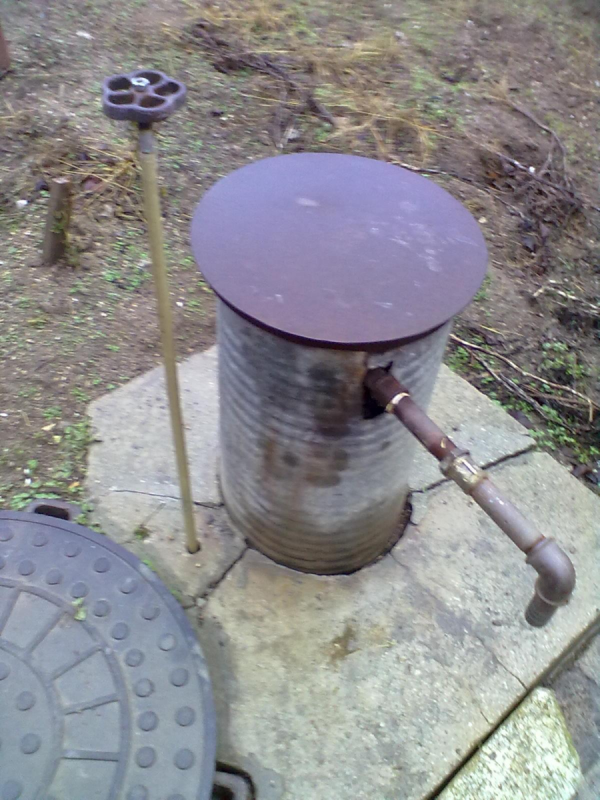 Самодельная колонка для воды на даче
