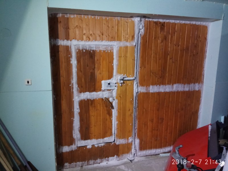 Промерзают ворота в гараже