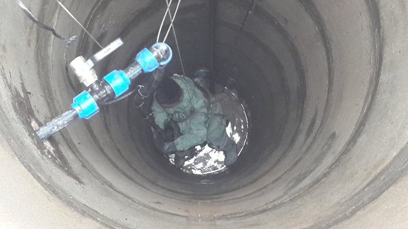 Чистка бетонного колодца