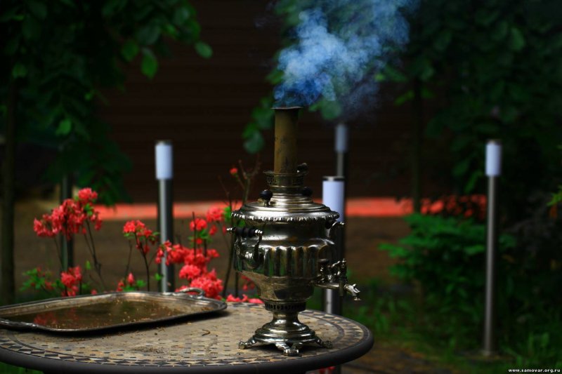 Чаепитие из самовара на дровах