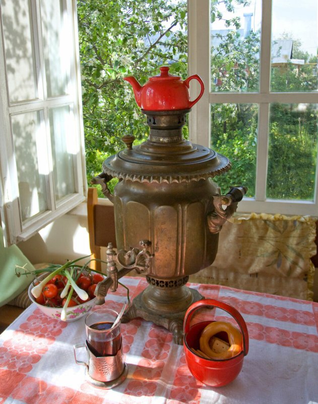 Самовар на столе