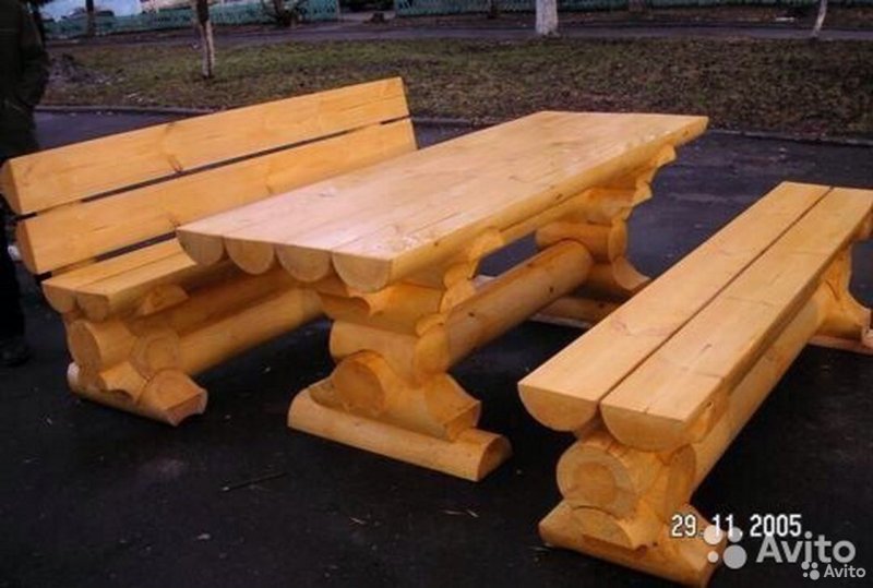 Скамейки и столы из оцилиндрованного бревна