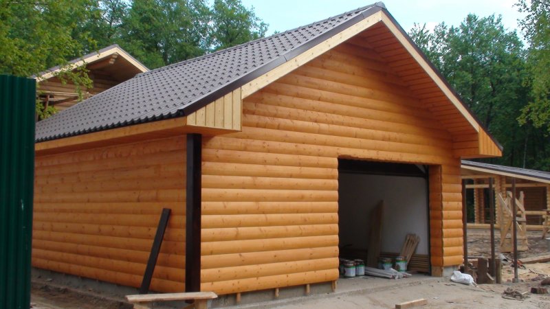 Гараж из блок хауса