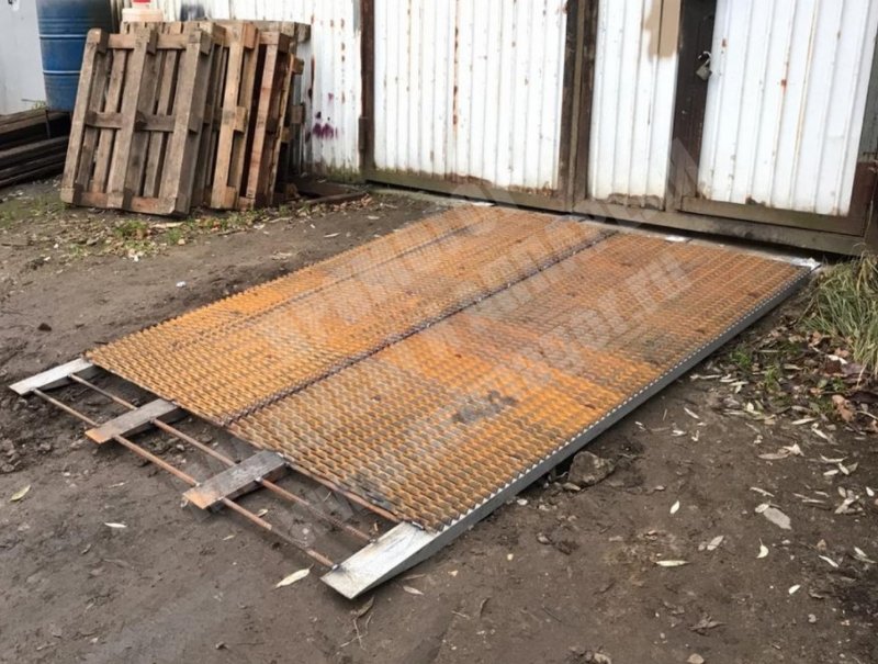Металлический пандус для автомобилей