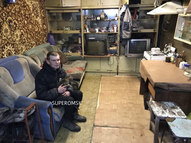 Люди живут в гаражах