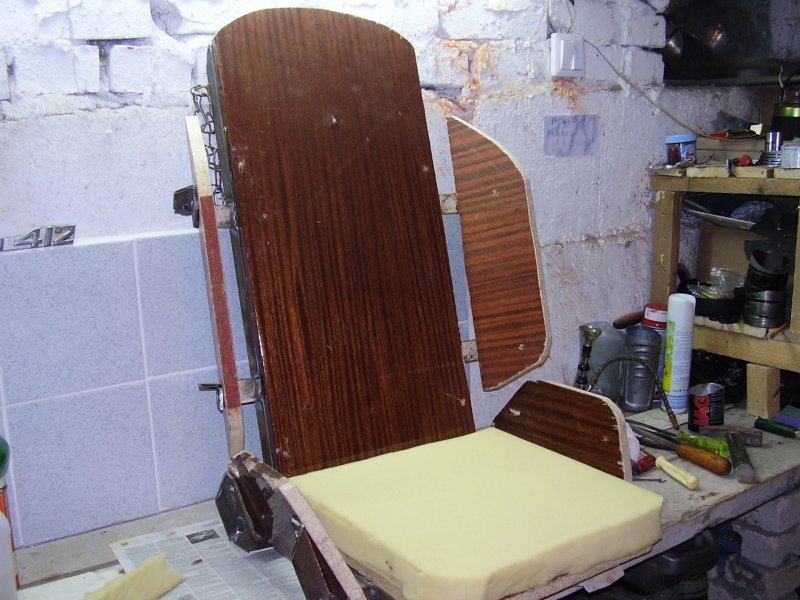Стулья из металлических бочек