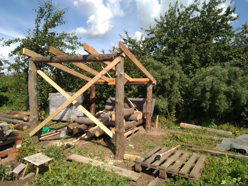 Сарай из бревен