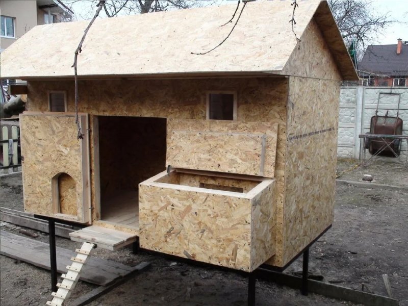 Сарай из ОСП на металлическом каркасе