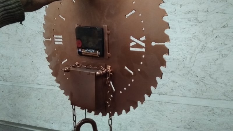 Часы в гараж из пильного диска