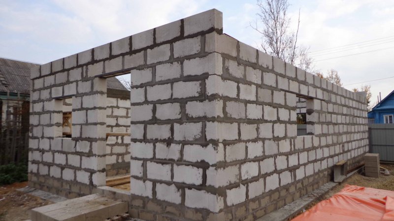 Гараж из силикатных блоков
