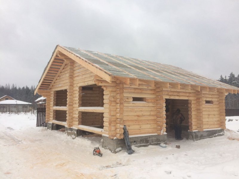 Гараж из бревна