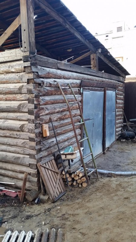 Гараж из кругляка