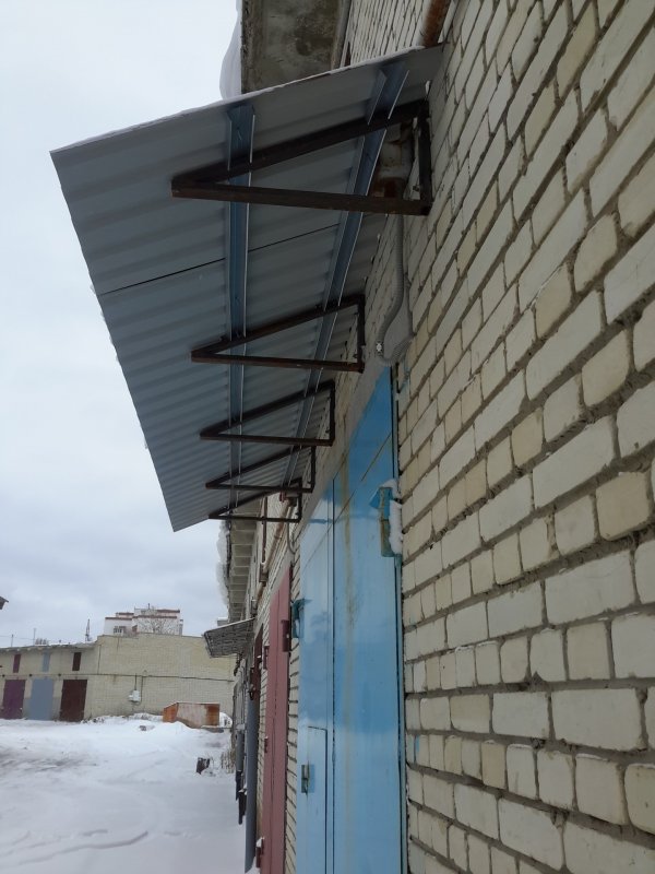 Козырёк для гаражных ворот