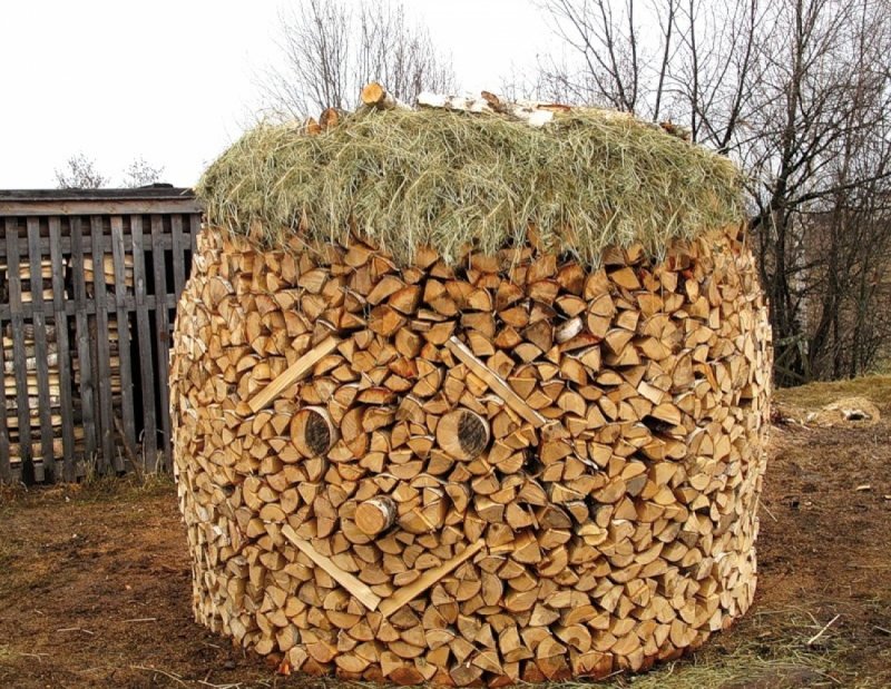 Складывать дрова