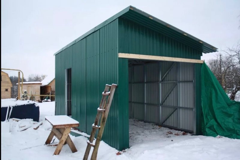 Гараж из профнастила односкатный