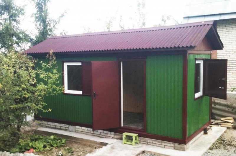 Дачные домики из профнастила