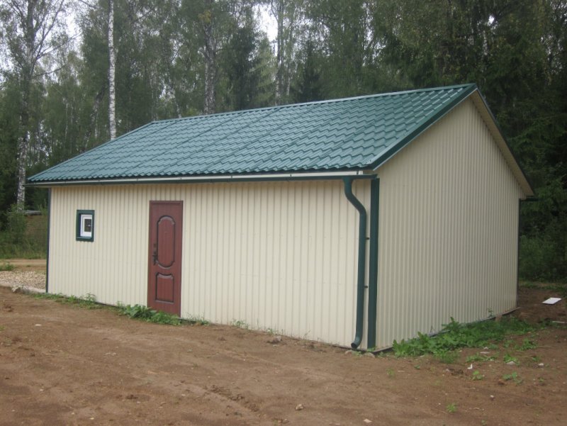 Сарай гараж из профнастила