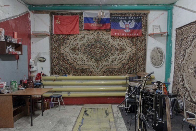 Комната отдыха в гараже фото