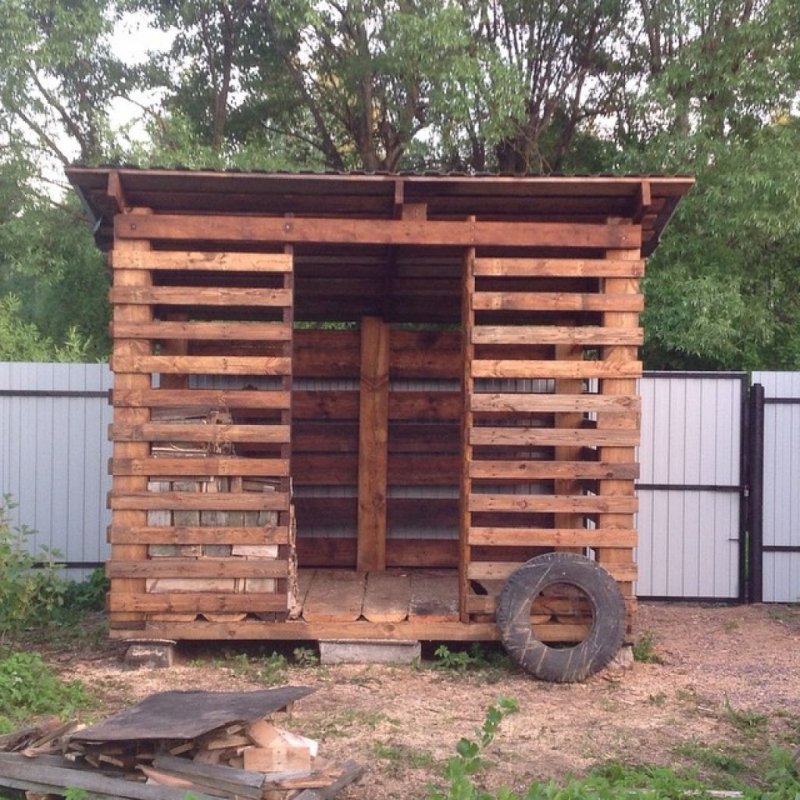 Дровник для дачи из дерева