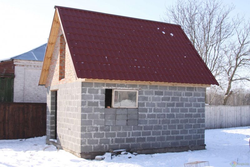 Гараж из бетонных блоков