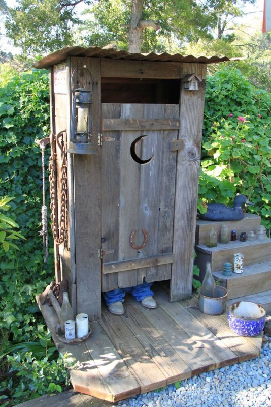 Сельский туалет
