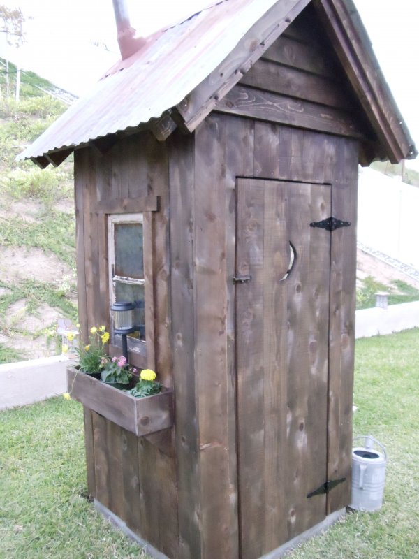 Современный дачный туалет