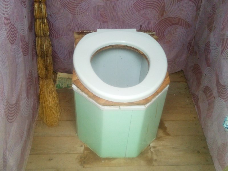 Уличный туалет с умывальником