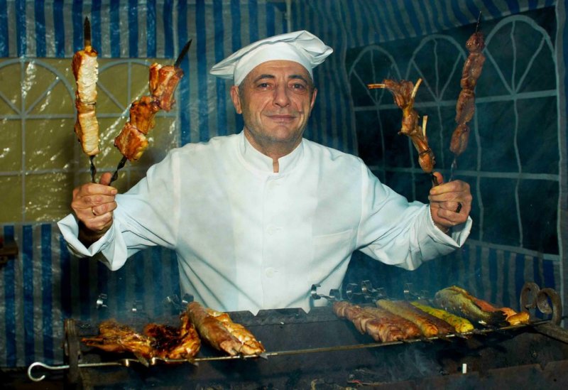 Повар шашлычник