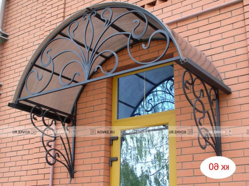 Козырёк над крыльцом