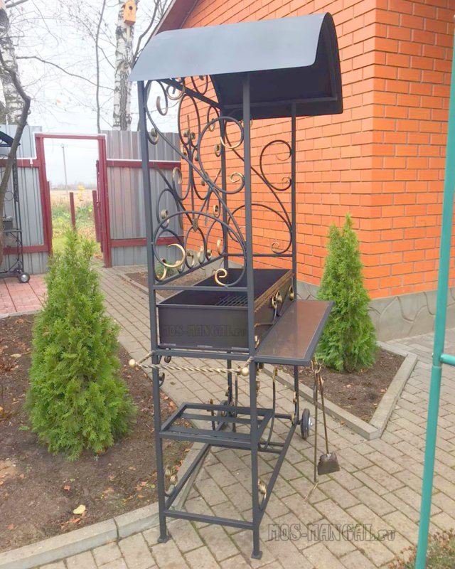 Мангал с крышей и трубой
