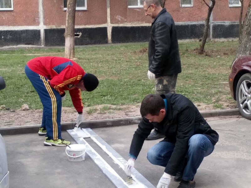 Сроит Родники во дворе