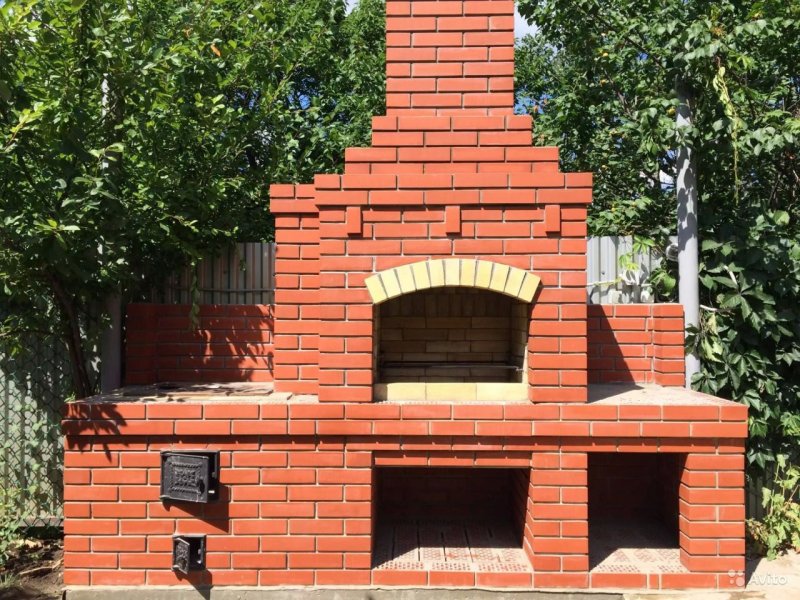 Барбекю комплекс из красного кирпича