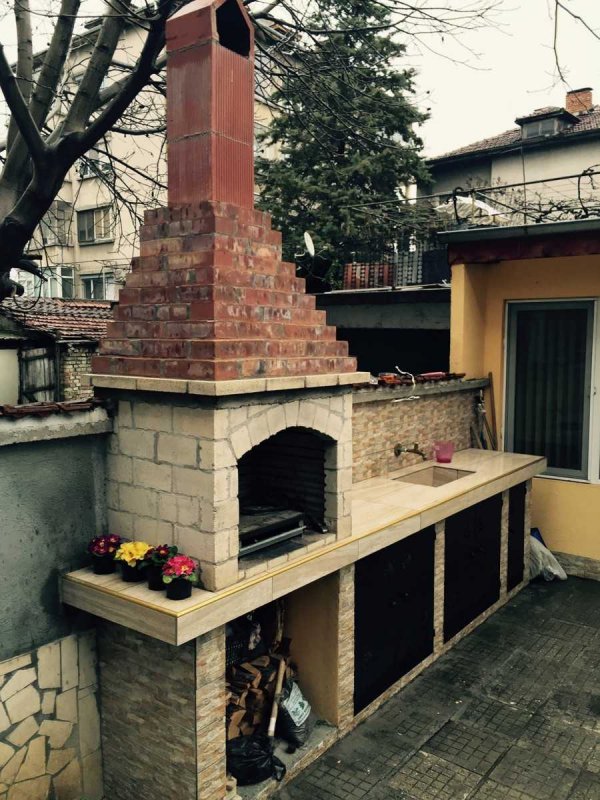 Мангал из кирпича на даче