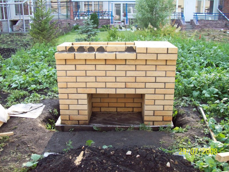 Мангал из кирпича